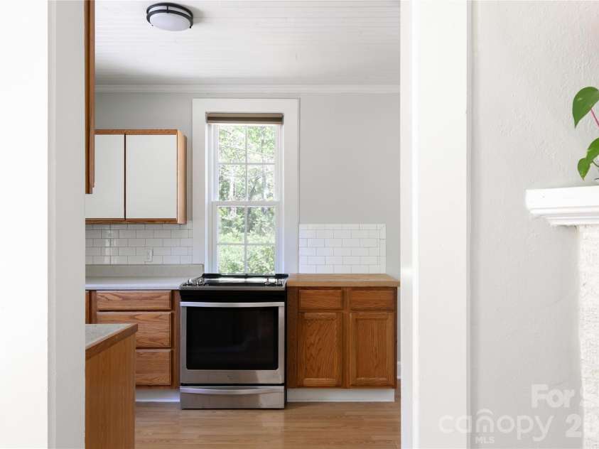 1 Ridgefield Place, Asheville, NC 28803.  MLS# CAR4357562, YatesRealty ID 22707. 