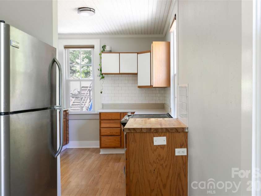 1 Ridgefield Place, Asheville, NC 28803.  MLS# CAR4357562, YatesRealty ID 22707. 