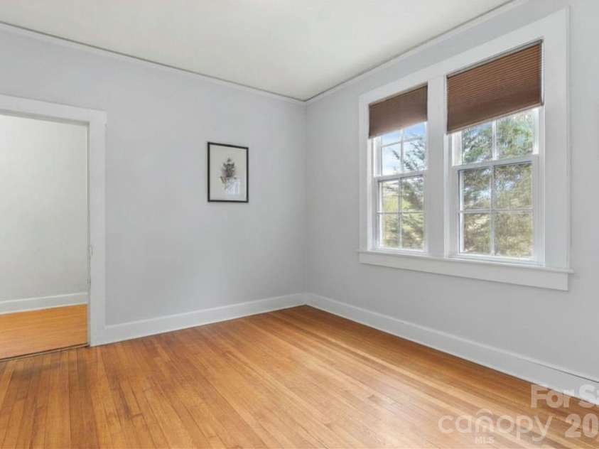 1 Ridgefield Place, Asheville, NC 28803.  MLS# CAR4357562, YatesRealty ID 22707. 