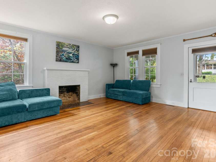 1 Ridgefield Place, Asheville, NC 28803.  MLS# CAR4357562, YatesRealty ID 22707. 