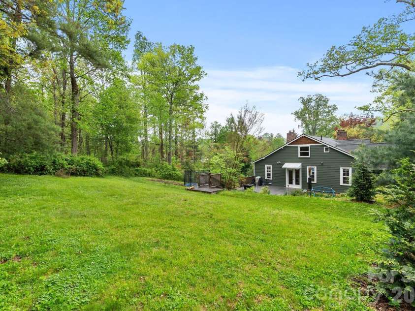1 Ridgefield Place, Asheville, NC 28803.  MLS# CAR4357562, YatesRealty ID 22707. 