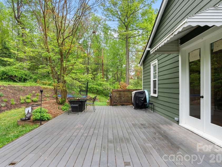 1 Ridgefield Place, Asheville, NC 28803.  MLS# CAR4357562, YatesRealty ID 22707. 
