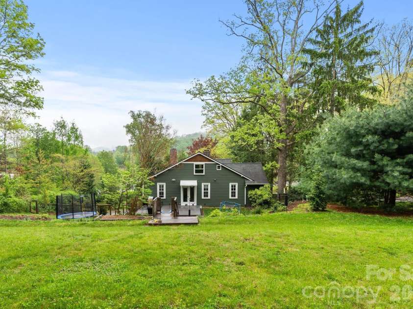 1 Ridgefield Place, Asheville, NC 28803.  MLS# CAR4357562, YatesRealty ID 22707. 