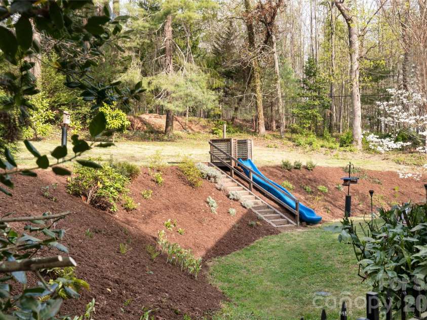 1 Ridgefield Place, Asheville, NC 28803.  MLS# CAR4357562, YatesRealty ID 22707. 