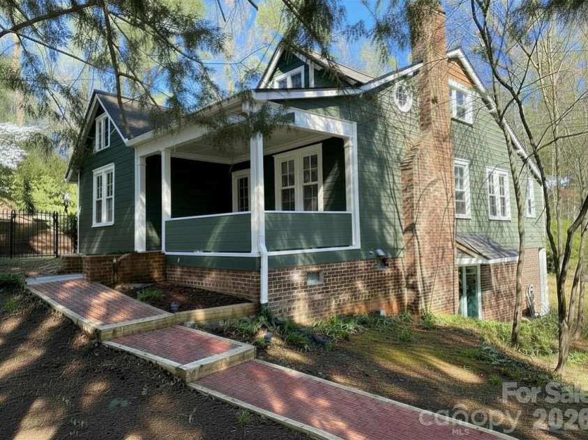 1 Ridgefield Place, Asheville, NC 28803.  MLS# CAR4357562, YatesRealty ID 22707. 