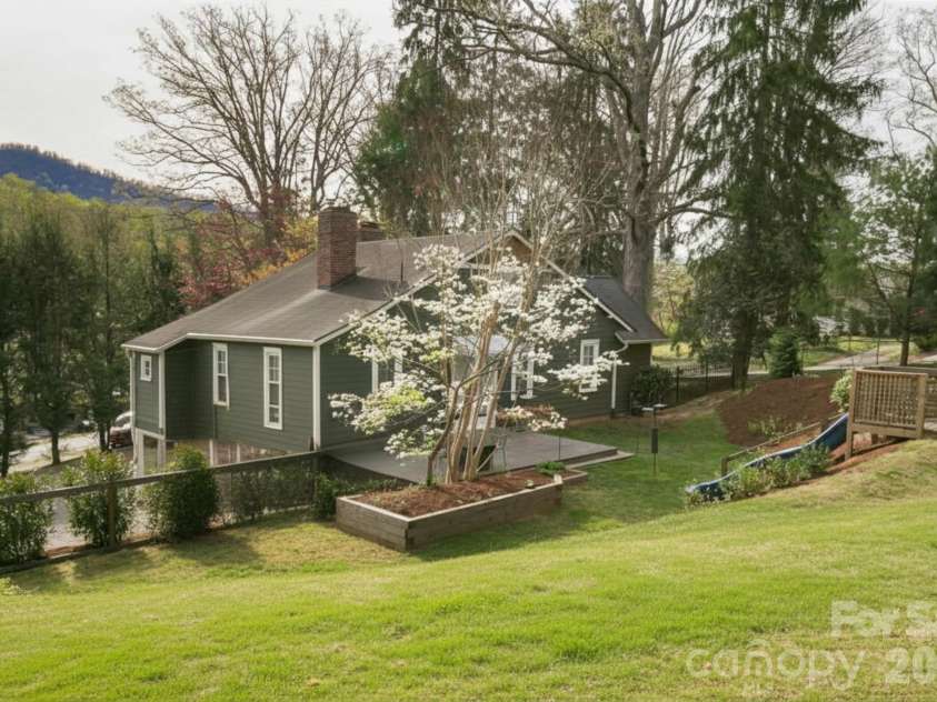 1 Ridgefield Place, Asheville, NC 28803.  MLS# CAR4357562, YatesRealty ID 22707. Mountain views from backyard
