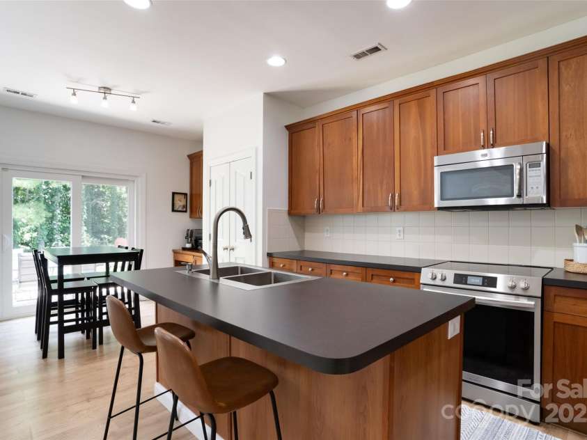 12341 Mcallister Park Drive, Charlotte, NC 28277.  MLS# CAR4274666, YatesRealty ID 22707. 