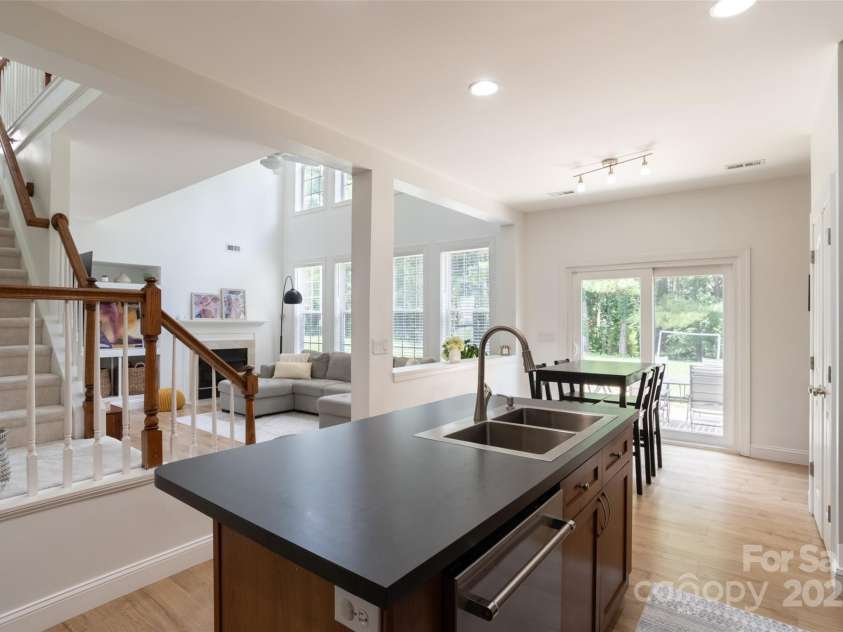 12341 Mcallister Park Drive, Charlotte, NC 28277.  MLS# CAR4274666, YatesRealty ID 22707. 
