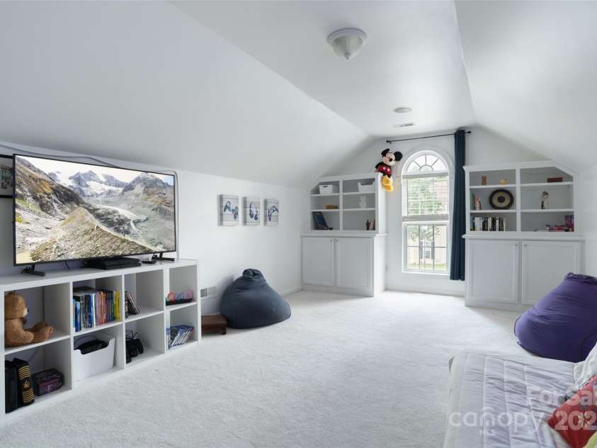 12341 Mcallister Park Drive, Charlotte, NC 28277.  MLS# CAR4274666, YatesRealty ID 22707. 
