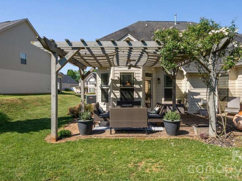 120 Wellshire Street, Mooresville, NC 28115.  MLS# CAR4382068, YatesRealty ID 22708. 