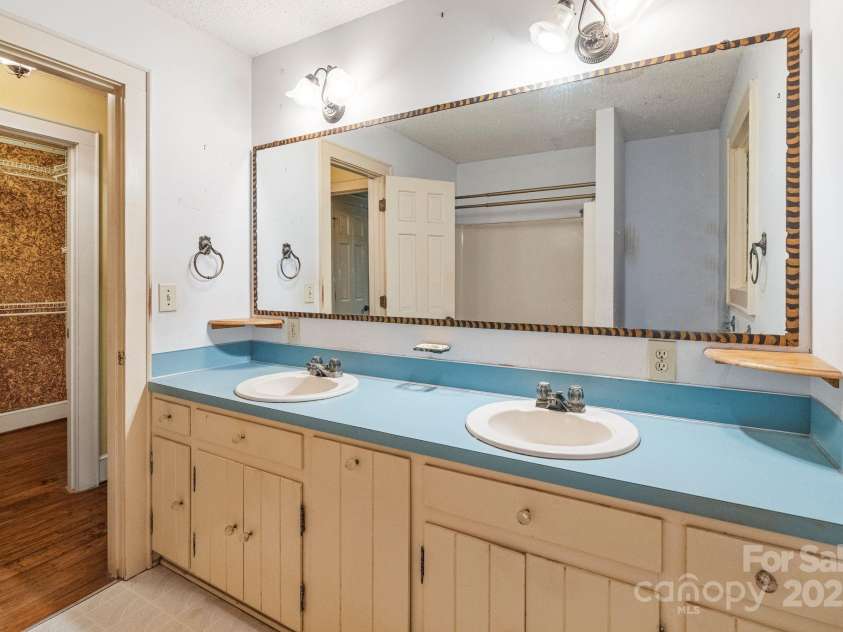 1513 Shelby Highway, Cherryville, NC 28021.  MLS# CAR4254779, YatesRealty ID 22708. 