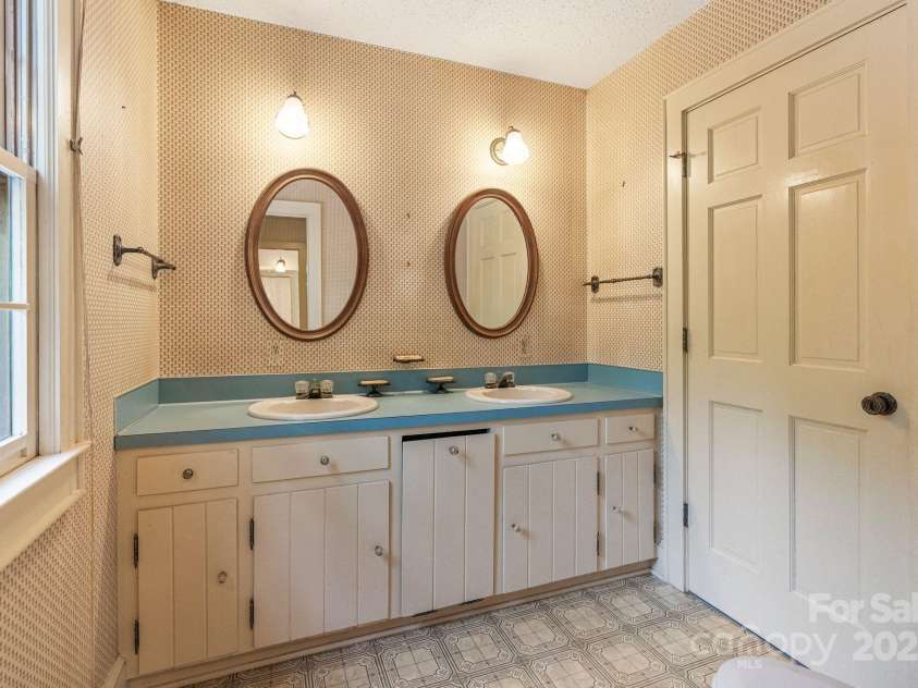 1513 Shelby Highway, Cherryville, NC 28021.  MLS# CAR4254779, YatesRealty ID 22708. 