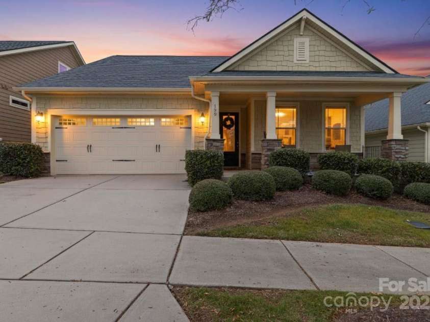 129 Johnson Manor Street, Mooresville, NC 28115.  MLS# CAR4197024, YatesRealty ID 2271. 