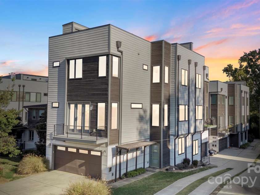 916-A Westbrook Drive, Charlotte, NC 28202.  MLS# CAR4195422, YatesRealty ID 2271. 