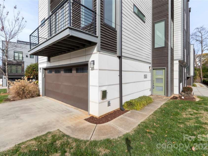 916-A Westbrook Drive, Charlotte, NC 28202.  MLS# CAR4195422, YatesRealty ID 2271. 