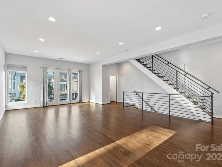 916-A Westbrook Drive, Charlotte, NC 28202.  MLS# CAR4195422, YatesRealty ID 2271. 