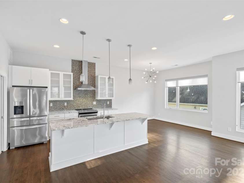 916-A Westbrook Drive, Charlotte, NC 28202.  MLS# CAR4195422, YatesRealty ID 2271. 