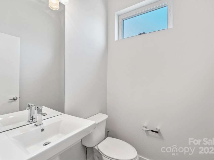 916-A Westbrook Drive, Charlotte, NC 28202.  MLS# CAR4195422, YatesRealty ID 2271. 