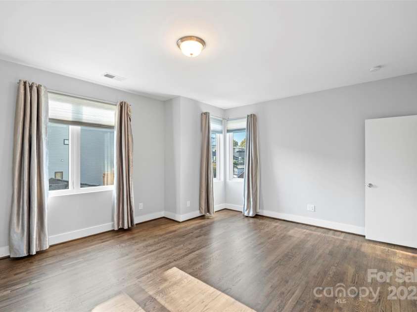 916-A Westbrook Drive, Charlotte, NC 28202.  MLS# CAR4195422, YatesRealty ID 2271. 