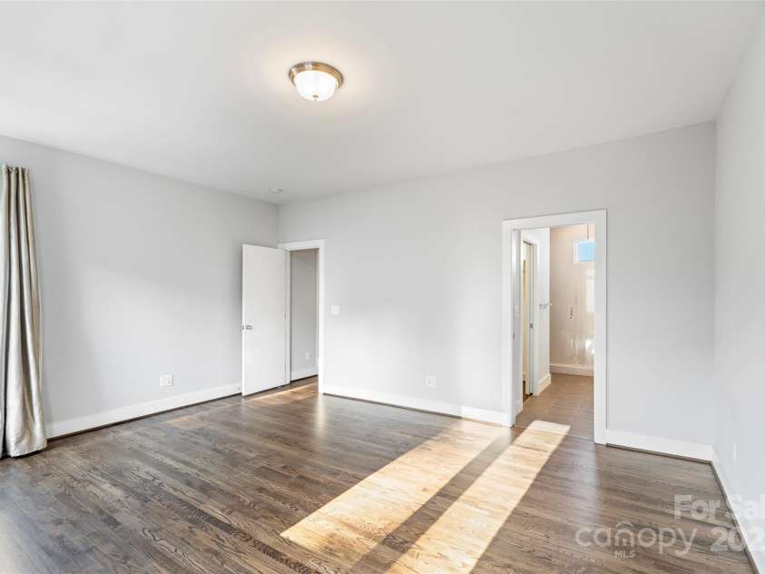 916-A Westbrook Drive, Charlotte, NC 28202.  MLS# CAR4195422, YatesRealty ID 2271. 