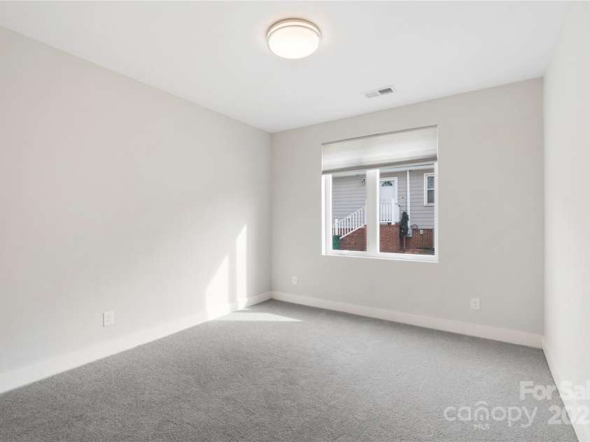 916-A Westbrook Drive, Charlotte, NC 28202.  MLS# CAR4195422, YatesRealty ID 2271. 