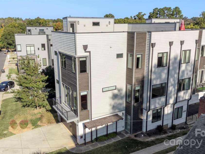 916-A Westbrook Drive, Charlotte, NC 28202.  MLS# CAR4195422, YatesRealty ID 2271. 