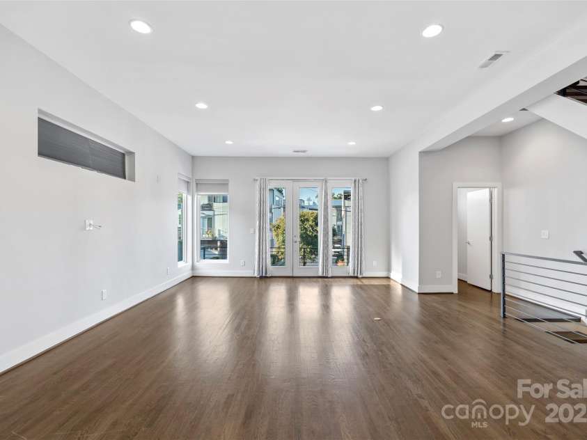 916-A Westbrook Drive, Charlotte, NC 28202.  MLS# CAR4330856, YatesRealty ID 2271. 