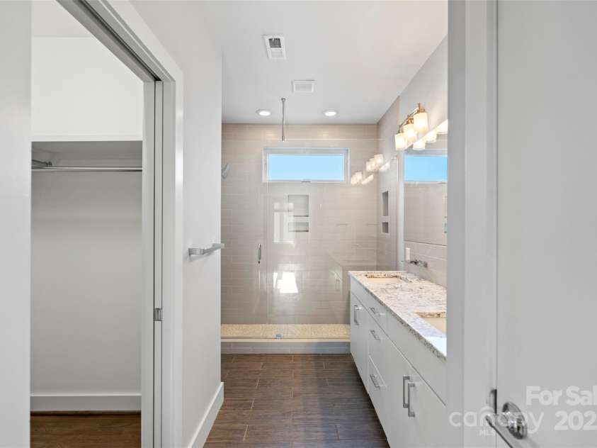 916-A Westbrook Drive, Charlotte, NC 28202.  MLS# CAR4330856, YatesRealty ID 2271. 