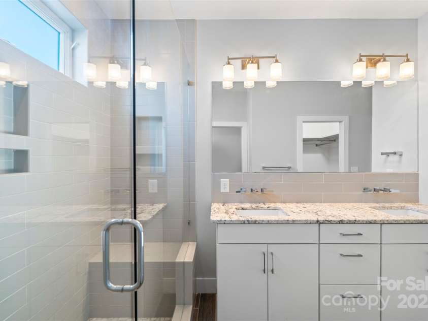 916-A Westbrook Drive, Charlotte, NC 28202.  MLS# CAR4330856, YatesRealty ID 2271. 