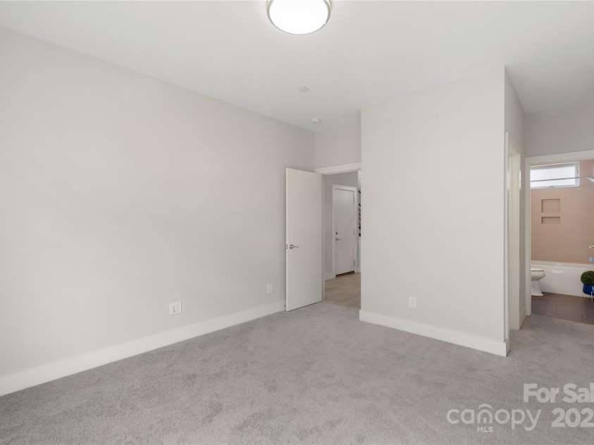 916-A Westbrook Drive, Charlotte, NC 28202.  MLS# CAR4330856, YatesRealty ID 2271. 