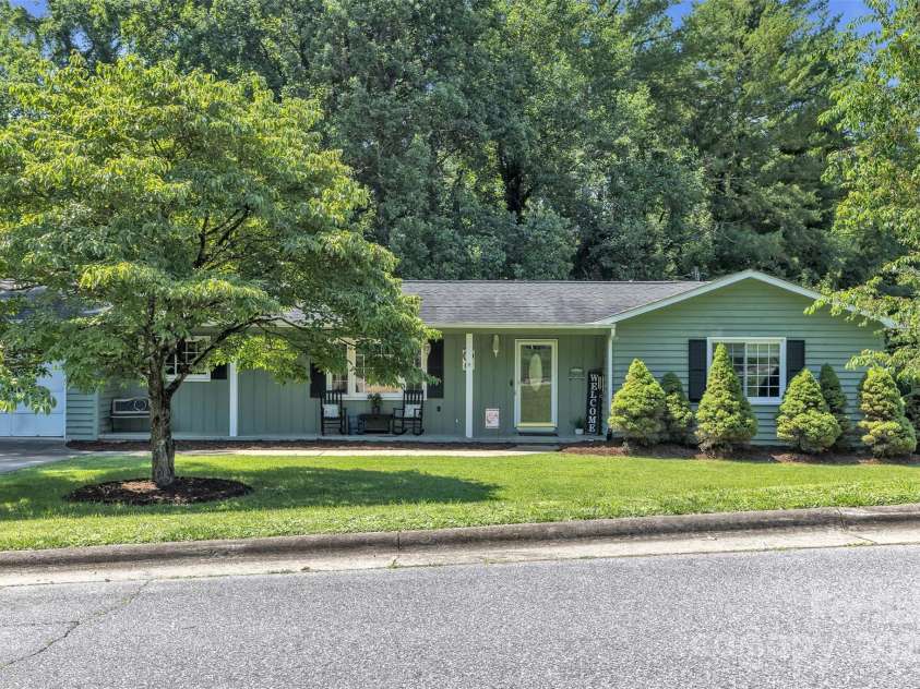 116 Eastwood Park Drive, Lenoir, NC 28645.  MLS# CAR4274356, YatesRealty ID 22711. 
