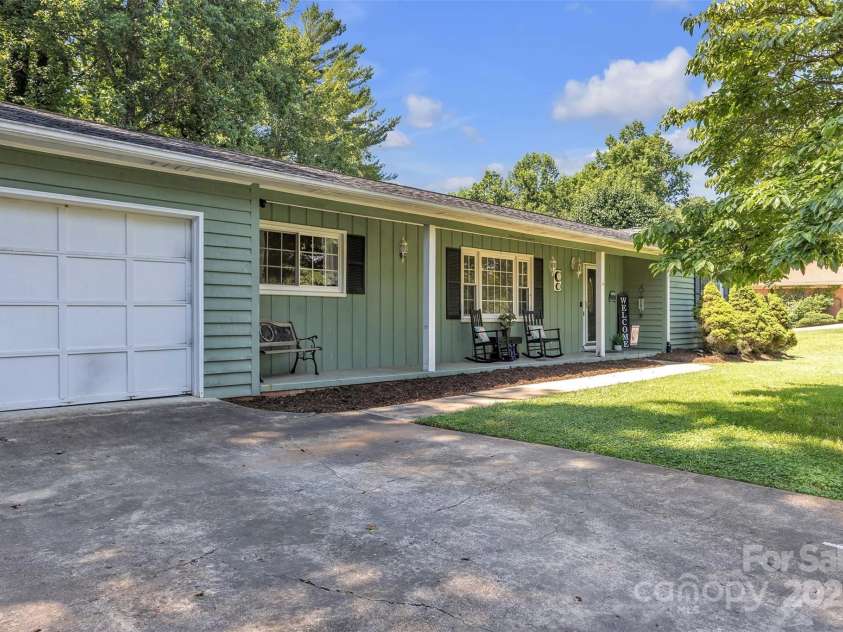 116 Eastwood Park Drive, Lenoir, NC 28645.  MLS# CAR4274356, YatesRealty ID 22711. 