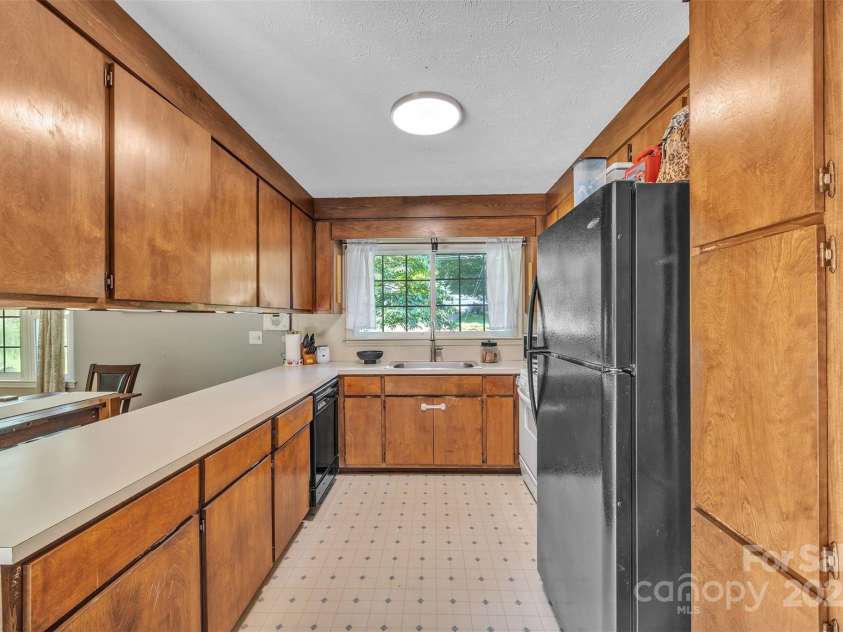 116 Eastwood Park Drive, Lenoir, NC 28645.  MLS# CAR4274356, YatesRealty ID 22711. 