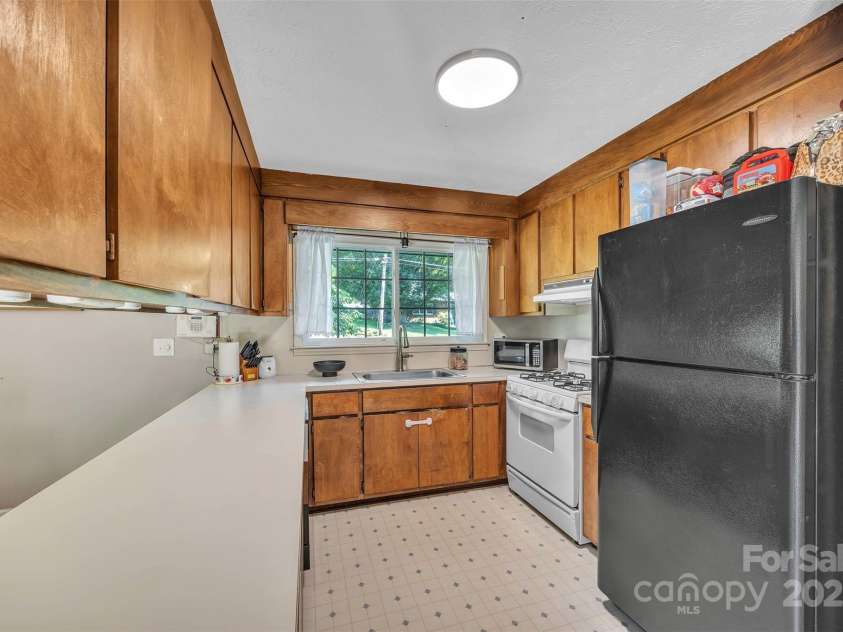 116 Eastwood Park Drive, Lenoir, NC 28645.  MLS# CAR4274356, YatesRealty ID 22711. 