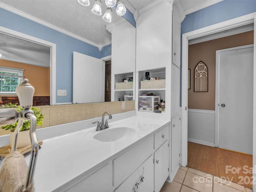 116 Eastwood Park Drive, Lenoir, NC 28645.  MLS# CAR4274356, YatesRealty ID 22711. 