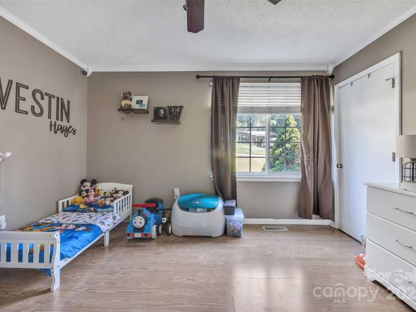 116 Eastwood Park Drive, Lenoir, NC 28645.  MLS# CAR4274356, YatesRealty ID 22711. 