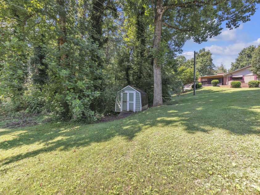 116 Eastwood Park Drive, Lenoir, NC 28645.  MLS# CAR4274356, YatesRealty ID 22711. 