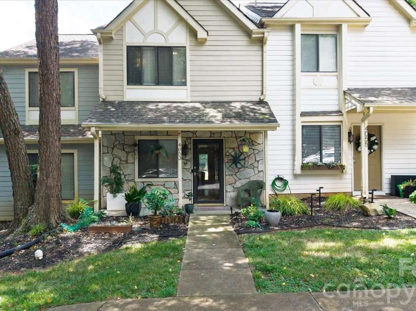 4053 Course Drive, Charlotte, NC 28277.  MLS# CAR4376484, YatesRealty ID 22712. 