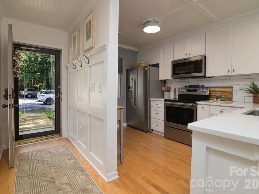 4053 Course Drive, Charlotte, NC 28277.  MLS# CAR4376484, YatesRealty ID 22712. 
