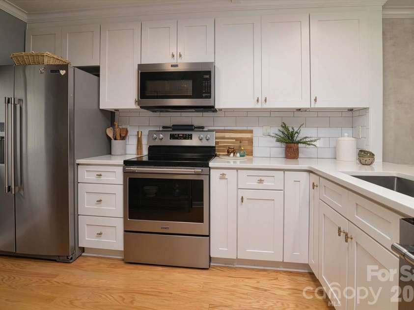 4053 Course Drive, Charlotte, NC 28277.  MLS# CAR4376484, YatesRealty ID 22712. 