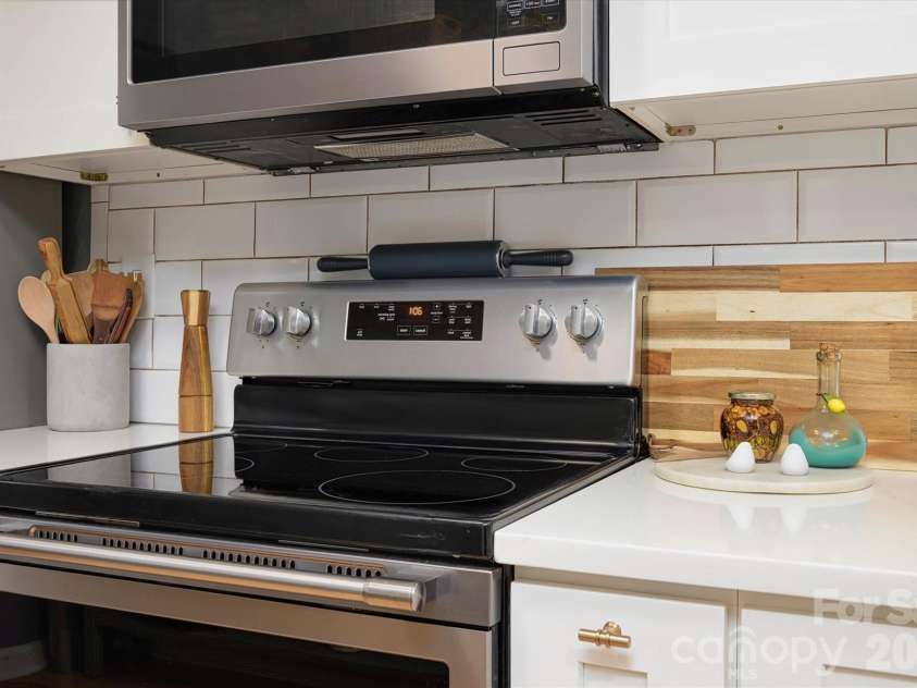 4053 Course Drive, Charlotte, NC 28277.  MLS# CAR4376484, YatesRealty ID 22712. 