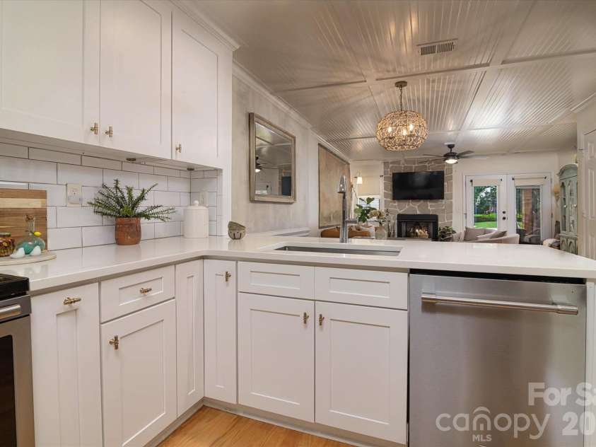 4053 Course Drive, Charlotte, NC 28277.  MLS# CAR4376484, YatesRealty ID 22712. 
