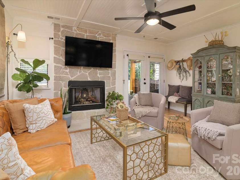 4053 Course Drive, Charlotte, NC 28277.  MLS# CAR4376484, YatesRealty ID 22712. 