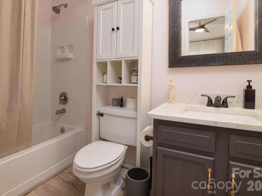 4053 Course Drive, Charlotte, NC 28277.  MLS# CAR4376484, YatesRealty ID 22712. 