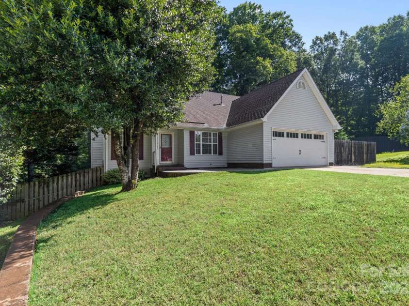 131 Canopy Court, Mooresville, NC 28115.  MLS# CAR4268984, YatesRealty ID 22713. Charming cul-de-sac curb appeal with covered front porch and 2-car garage.