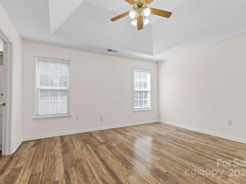 131 Canopy Court, Mooresville, NC 28115.  MLS# CAR4268984, YatesRealty ID 22713. Spacious primary suite with tray ceiling and ensuite access.