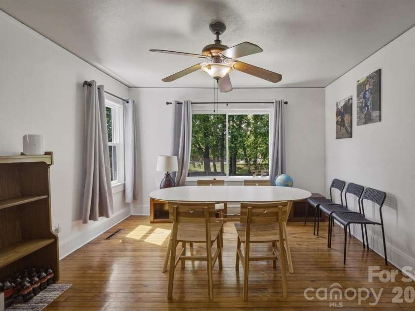 117 3rd Avenue, Hickory, NC 28602.  MLS# CAR4362894, YatesRealty ID 22714. 