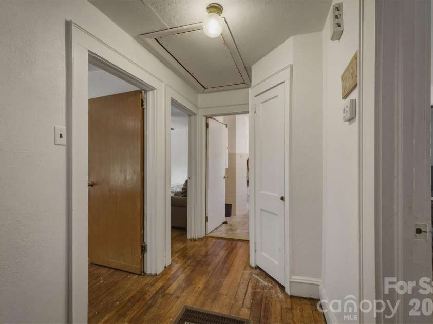 117 3rd Avenue, Hickory, NC 28602.  MLS# CAR4362894, YatesRealty ID 22714. 