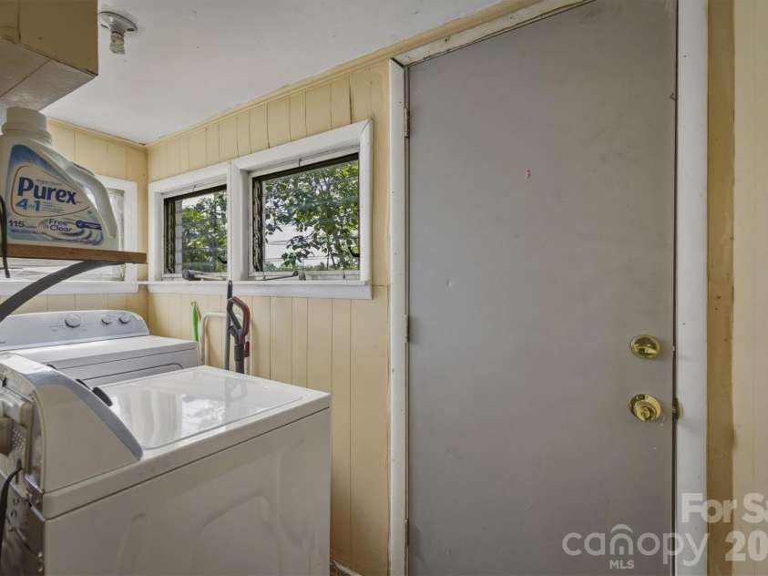 117 3rd Avenue, Hickory, NC 28602.  MLS# CAR4362894, YatesRealty ID 22714. 