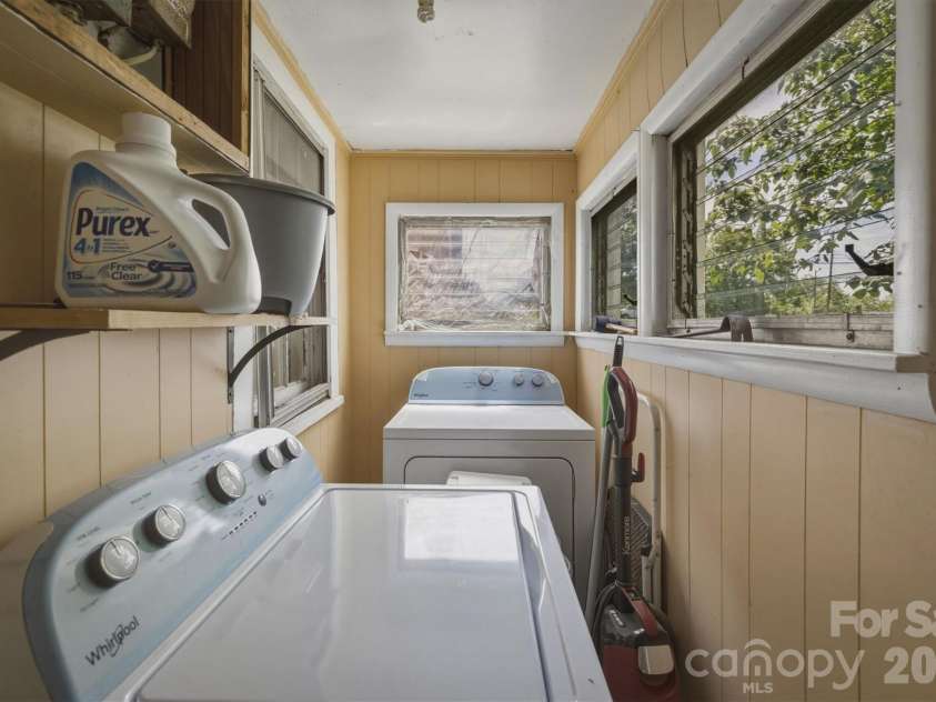 117 3rd Avenue, Hickory, NC 28602.  MLS# CAR4362894, YatesRealty ID 22714. 